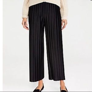 Ann Taylor black pleated pants accordion wide leg elastic waist fall